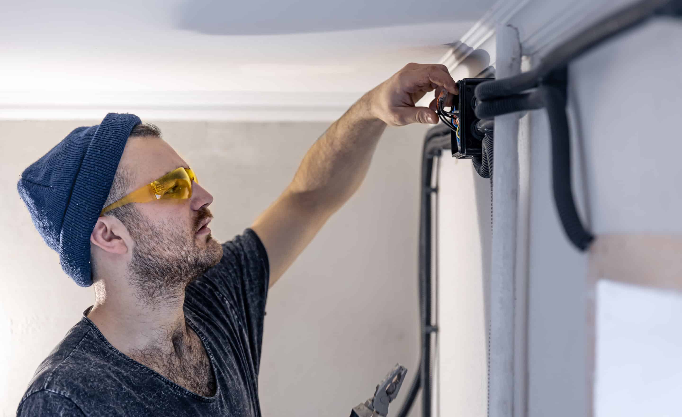 How to Install a Garage Door: A Step-by-Step Guide 6 Person Installing a garage door